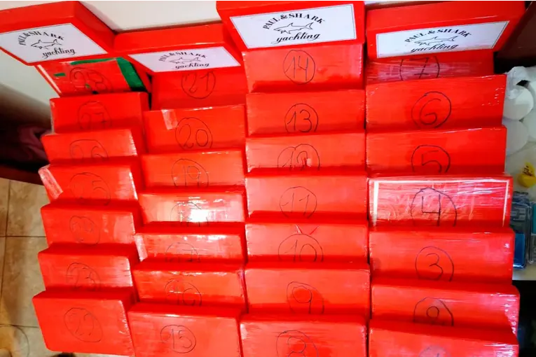 La Policía Federal secuestró 37 kilos de cocaína y detuvo a efectiva provincial de Corrientes