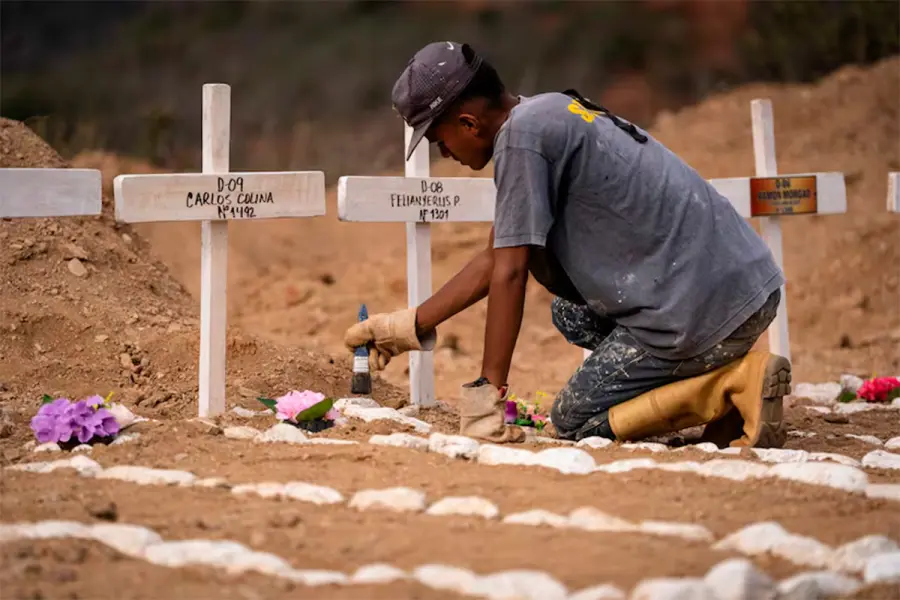 Cementerio de emergencia en Venezuela (fuente Chelo Chamaco - El Pa&iacute;s)