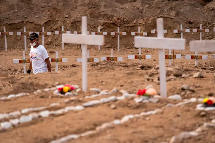 Cementerio de emergencia en Venezuela (fuente Chelo Chamaco - El Pa&iacute;s)