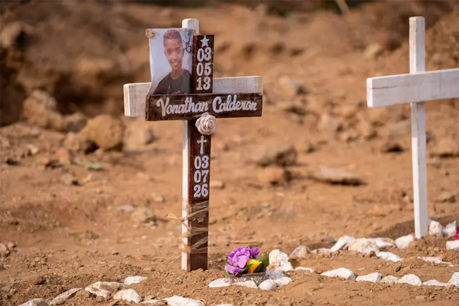 Cementerio de emergencia en Venezuela (fuente Chelo Chamaco - El Pa&iacute;s)