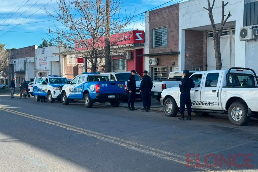 Robaron una camioneta en Hasenkamp y fueron detenidos en Paraná (foto Elonce)