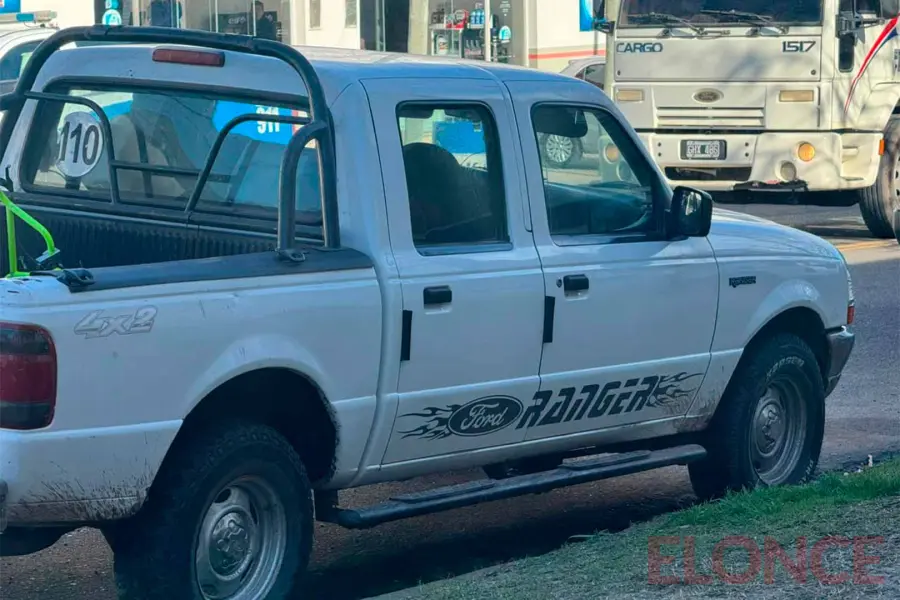 La camioneta robada en Hasenkamp (foto Elonce)