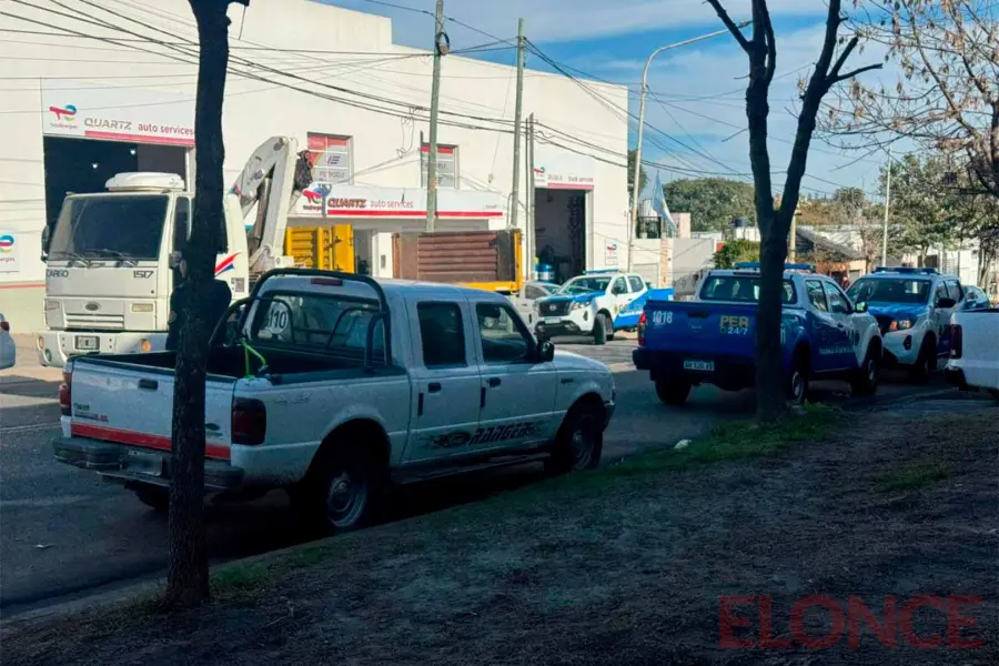 Robaron una camioneta en Hasenkamp y fueron detenidos en Paraná (foto Elonce)