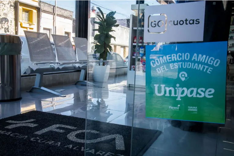 Casi 3.000 estudiantes ya usan Unipase y el programa suma nuevos comercios en Paraná