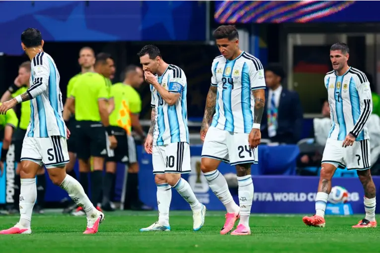 Argentina pierde 1 a 0 con Egipto pero mejoró y tuvo chances de empatar el partido