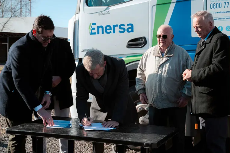 Con una inversión de $25.000 millones, Frigerio firmó el acta para la repotenciación eléctrica de la región