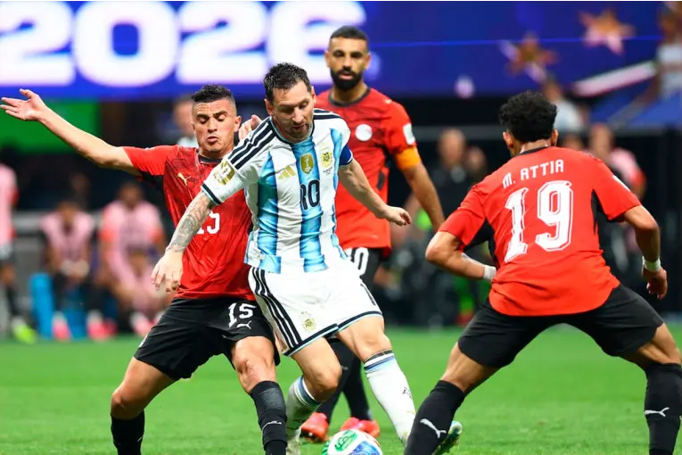 Argentina empata 2 a 2 con Egipto por los octavos de final del Mundial