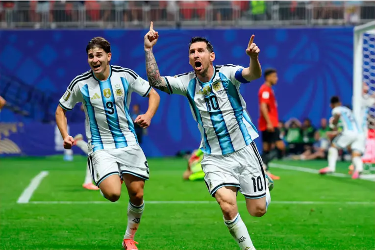 Impresionante triunfo de Argentina: superó a Egipto por 3 a 2 en sufrida victoria y está en cuartos de final