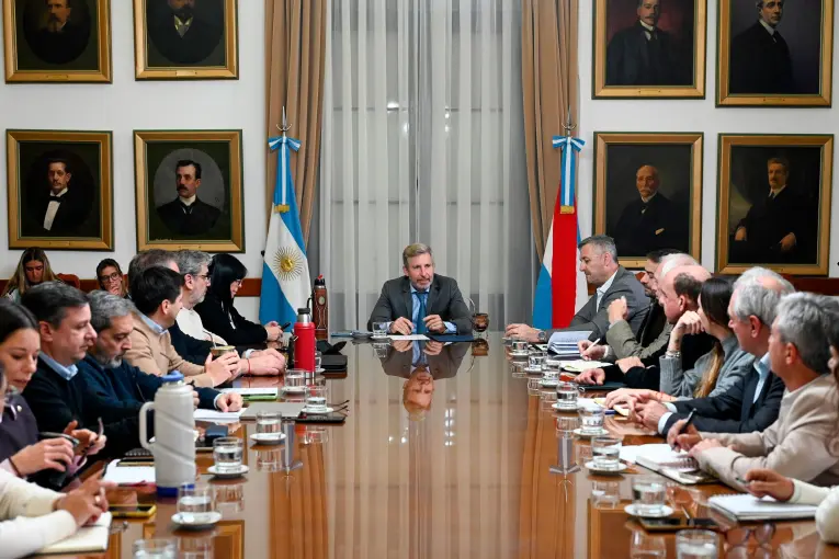Frigerio encabezó nueva reunión de gabinete con eje en obras viales y gestión