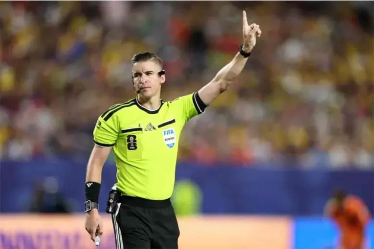 Egipto denunció ante la FIFA al árbitro francés y pidió investigarlo por el partido con Argentina
