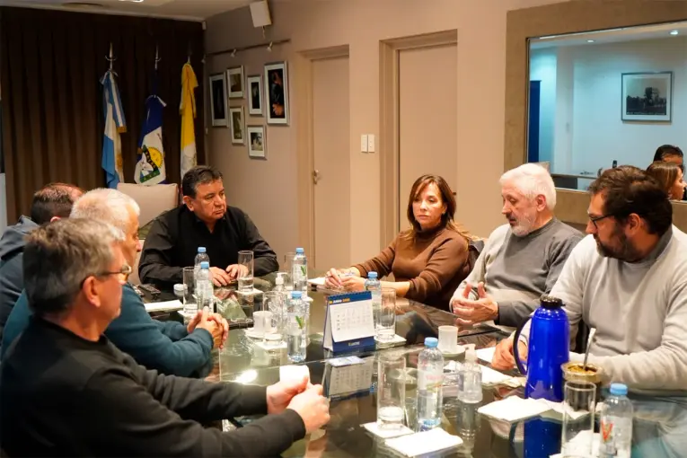 UATRE y otros gremios reclamaron regularizar salarios y aguinaldo en Granja Tres Arroyos