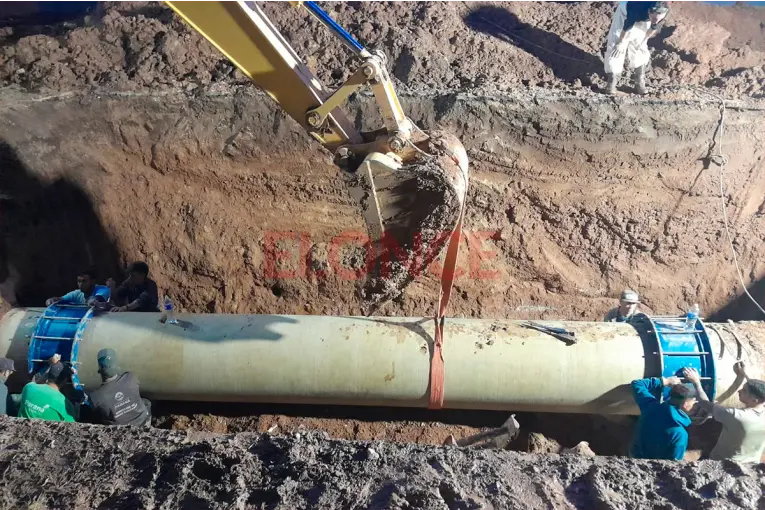 Finalizó la reparación del caño maestro y comenzó a normalizarse el suministro de agua