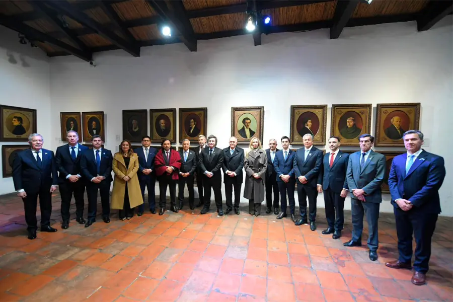 Milei junto a 13 gobernadores, en Tucum&aacute;n