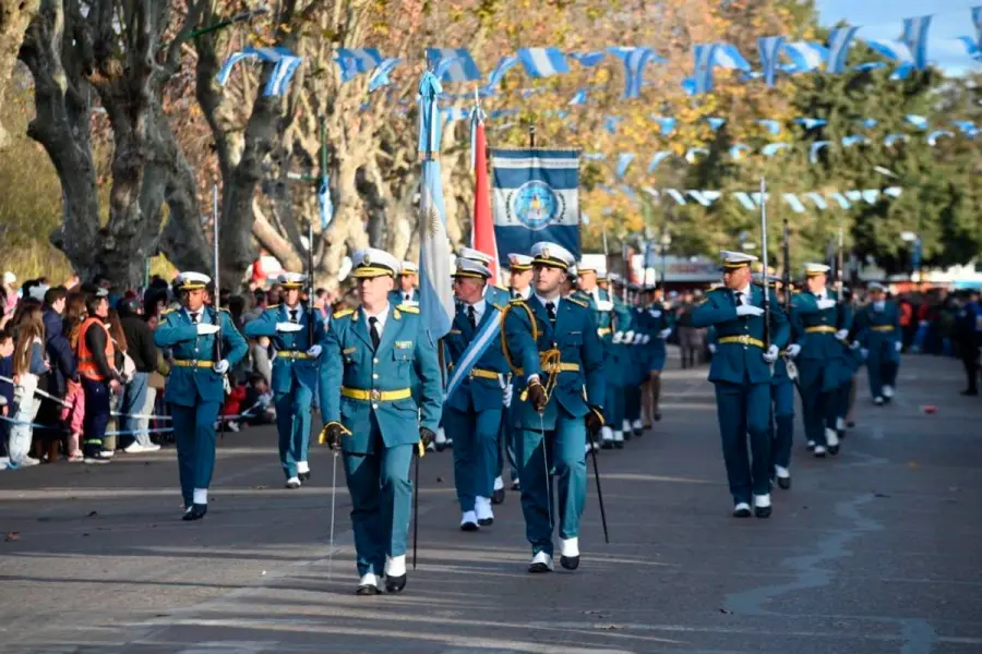 Desfile por el 9 de Julio en Gualeguaych&uacute; (foto ElD&iacute;a)