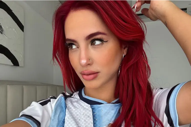 Flor Vigna impactó con una jugada sesión de fotos y un guiño a la Selección Argentina