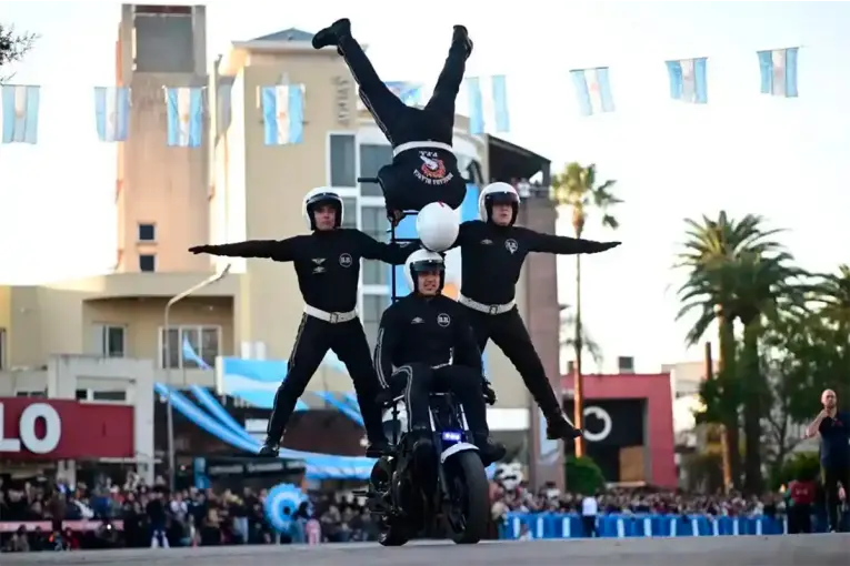 Gualeguaychú celebró el 9 de Julio con desfile y demostraciones en la costanera