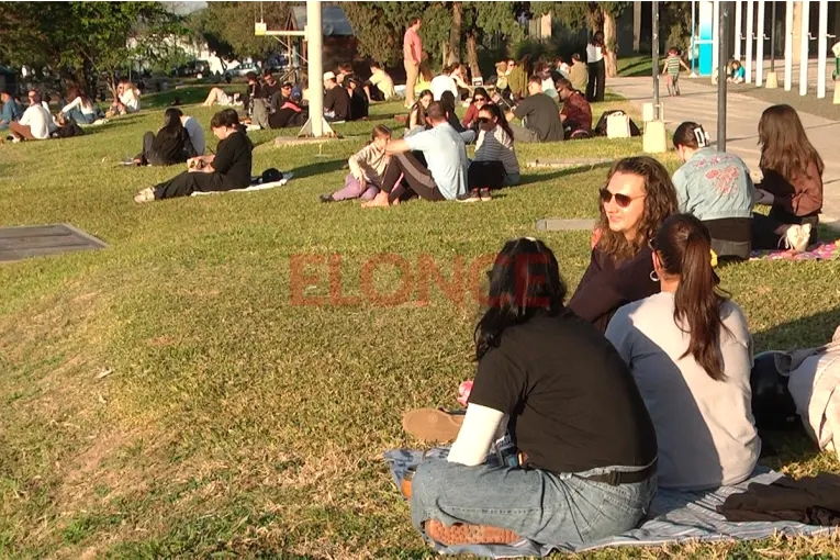 Feriado patrio con sol y gran concurrencia en los miradores del Parque Urquiza