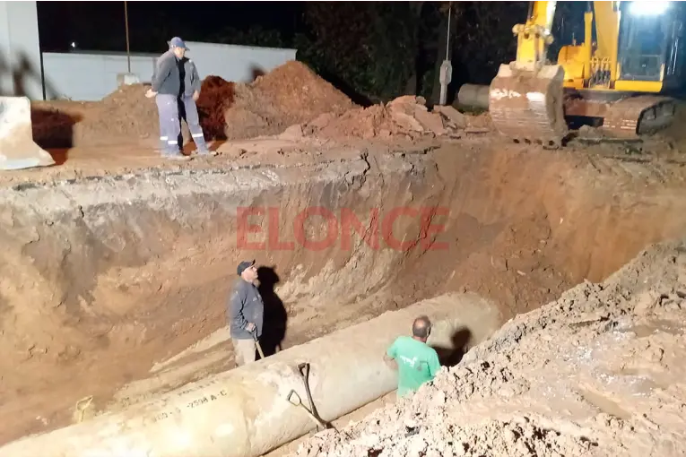 Reparación de cañería en calle López Jordán afecta el suministro en tres zonas: trabajarán hasta la madrugada