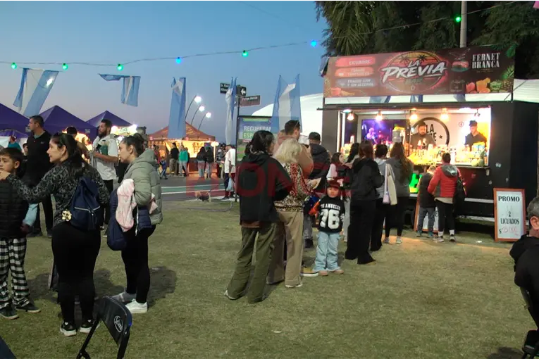Feria de Invierno en Paraná: el patio gastronómico reunió a visitantes en la Costanera Baja