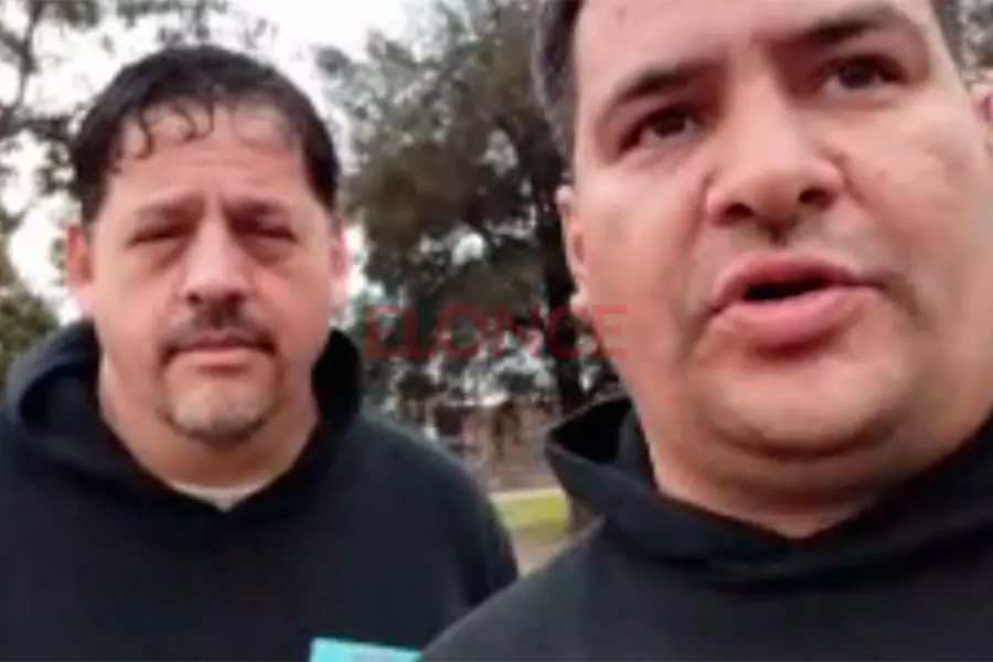 El padre Adri&aacute;n Borja y el due&ntilde;o del merendero, Laureano Nuttini. Foto: Elonce.