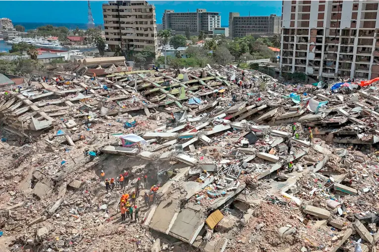 Argentinos trabajan en edificio que colapsó durante fiesta infantil en Venezuela: Había madres abrazadas a sus bebés