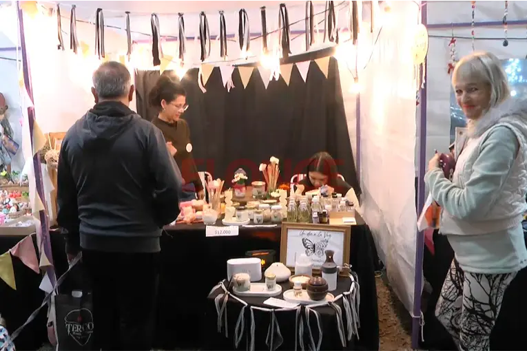 Más de 40 emprendedores de la Economía Social ofrecen sus productos durante el receso invernal