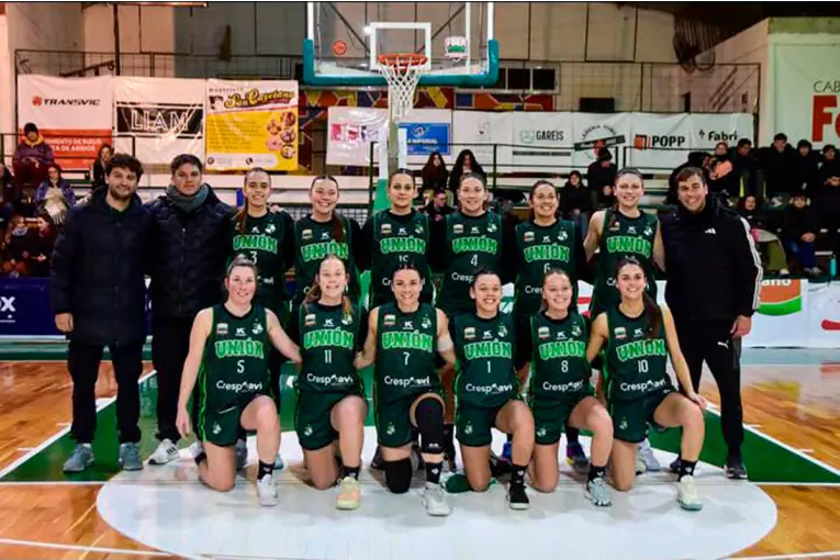 Unión de Crespo celebró el bicampeonato y Marco Percara anunció el cierre de un exitoso ciclo