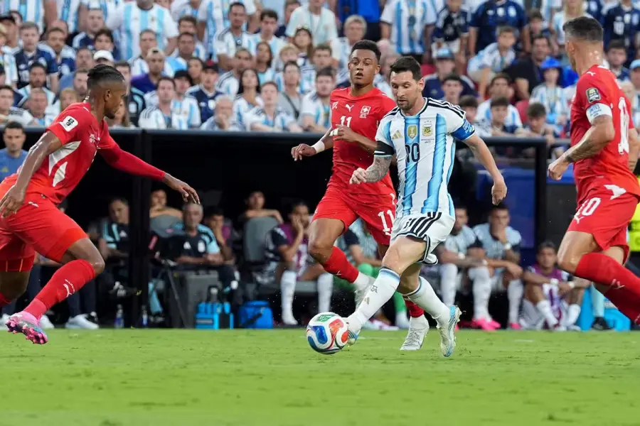 Messi es titular. Foto: La Naci&oacute;n.