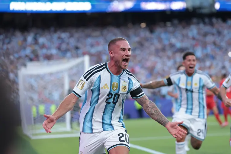 Mac Allister recordó a Maradona antes de la semifinal con Inglaterra: "Diego es una bandera muy importante"