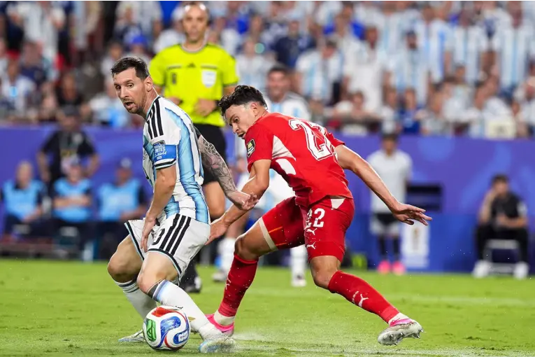 Con un golazo de Julián Álvarez, Argentina le gana 2-1 a Suiza y se mete en semifinales del Mundial