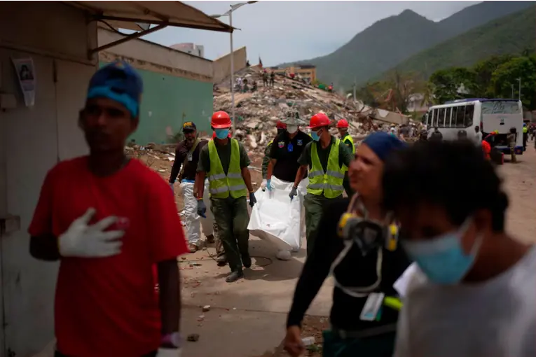 Subió a 4.490 la cifra de muertos por los terremotos y crece la crisis humanitaria en Venezuela