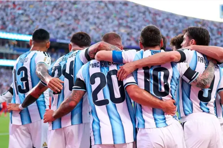 Argentina confirmó el equipo con tres cambios para enfrentar a España en la final