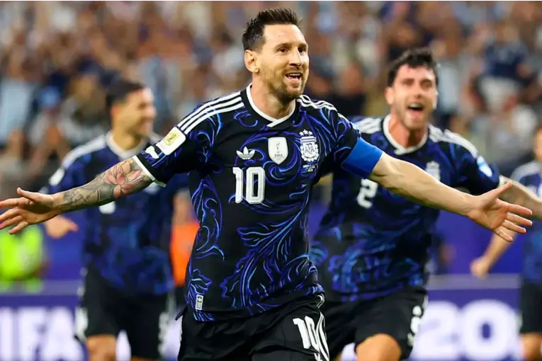 Argentina usará la camiseta suplente ante Inglaterra: los antecedentes que ilusionan