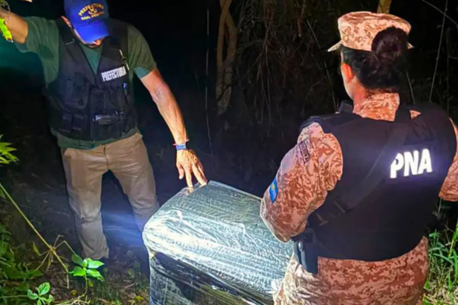 Droga incautada en el r&iacute;o Paran&aacute;.