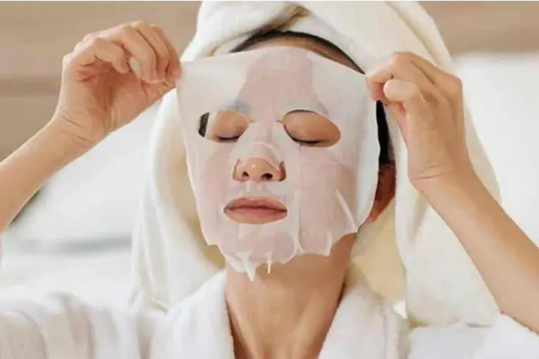 Prohibieron la venta de mascarillas faciales y una máscara de manos de cuatro marcas