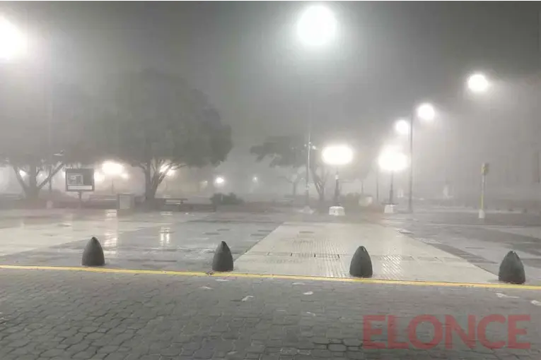 La neblina cubre Paraná en el inicio del lunes