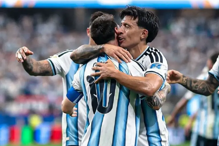 Messi y Lisandro Martínez se metieron en el equipo ideal de los cuartos de final