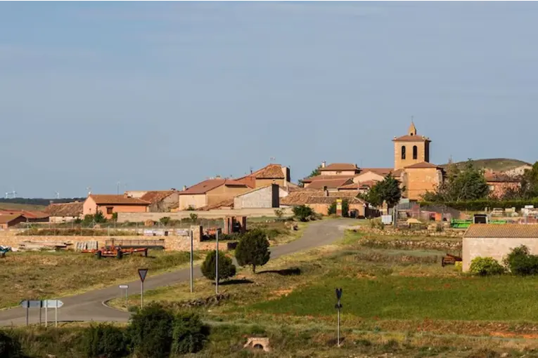 Un pueblo de España busca familias para instalarse y ofrece casa, empleo e internet