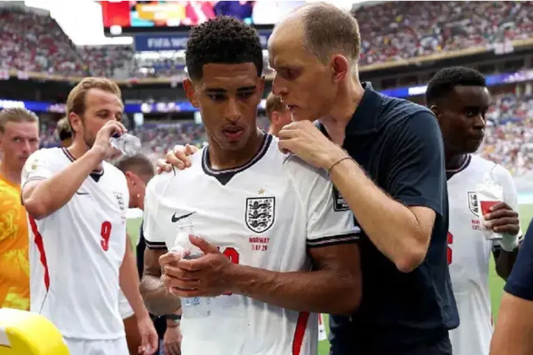 Inglaterra llega con tensión al duelo ante Argentina por un cruce entre su técnico y el capitán