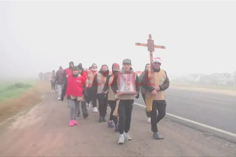 Feligreses iniciaron la peregrinación a Nogoyá entre pedidos y agradecimientos
