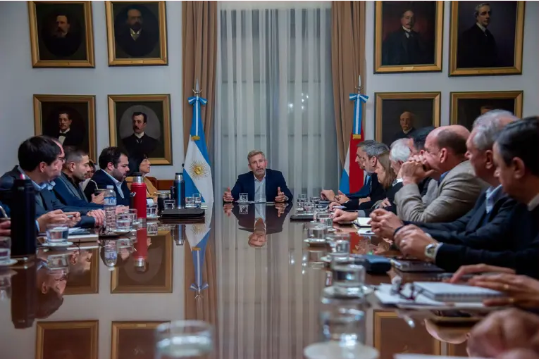 Obras, producción, salud y energía marcaron la agenda de la reunión de gabinete