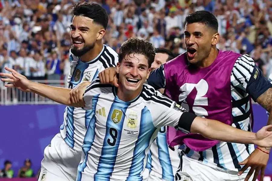 Juli&aacute;n &Aacute;lvarez viene de marcar un golazo ante Suiza.