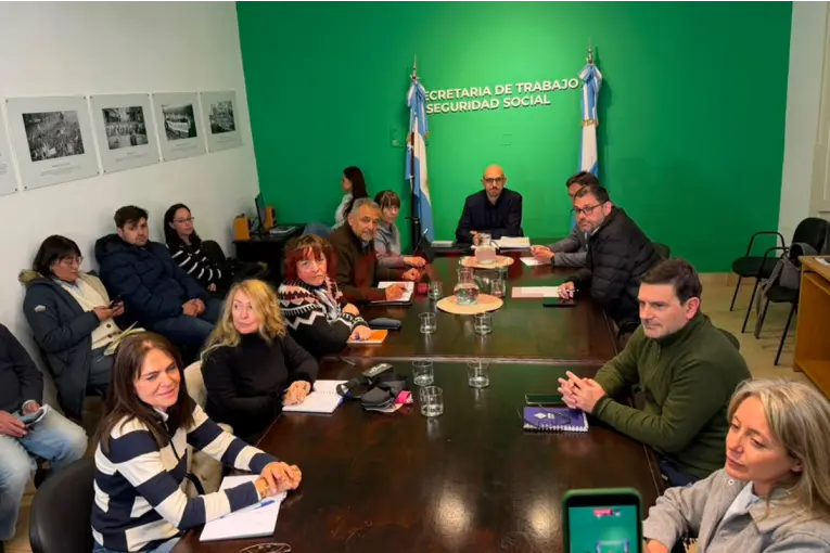 Paritaria estatal: el Gobierno mejoró la propuesta y liquidará los haberes de julio con aumento