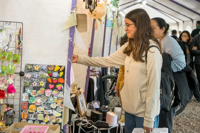 Vacaciones de invierno: Feriando Costanera potencia el trabajo de emprendedores locales