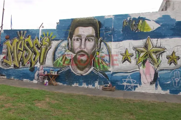 Pintaron un mural de Messi en Paraná: Él representa un sacrificio, una buena persona y fe para toda la gente