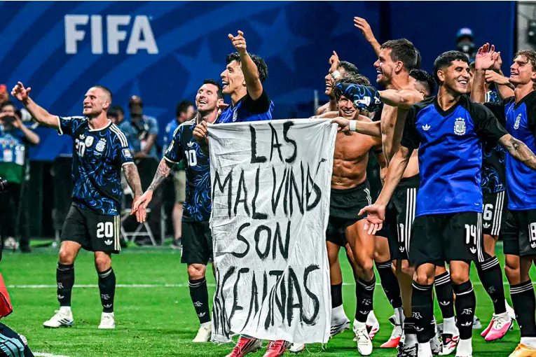 Reino Unido pidió a la FIFA investigar a la Selección por la bandera de Malvinas