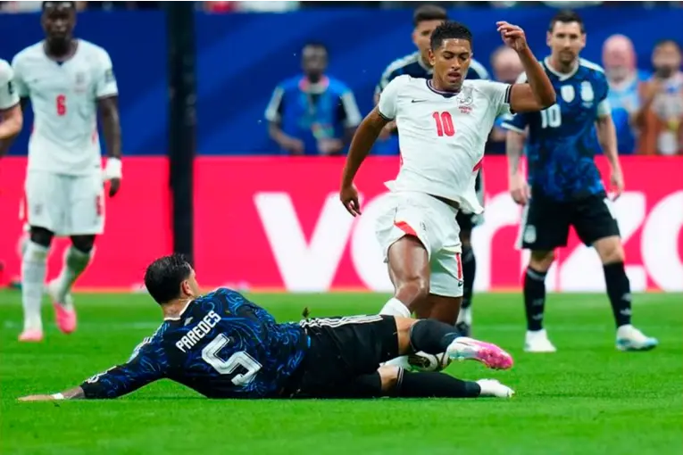 Paredes, habló del triunfo ante Inglaterra y su frase sobre Malvinas: "Serán siempre argentinas"
