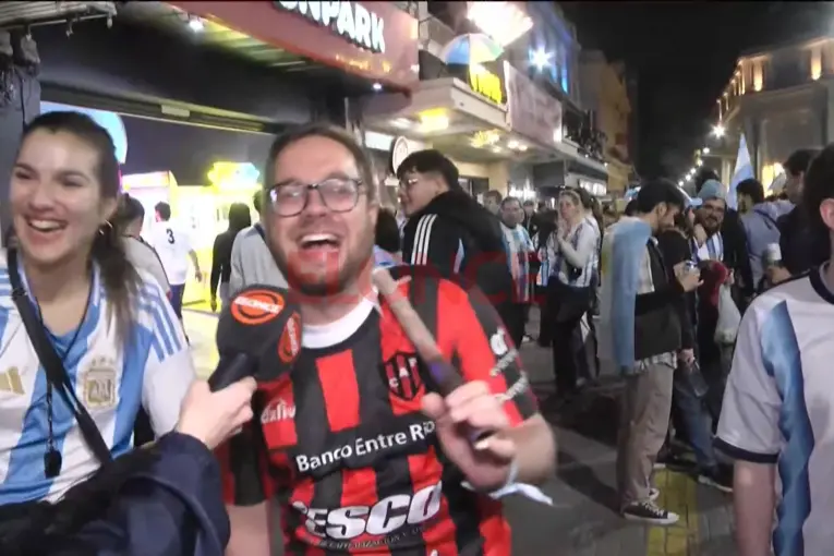 La final del Mundial desafía una historia de amor entre un español y una argentina