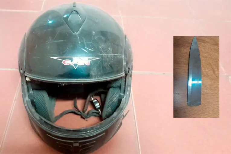 Robó un casco, amenazó a la víctima con un arma y lo detuvieron
