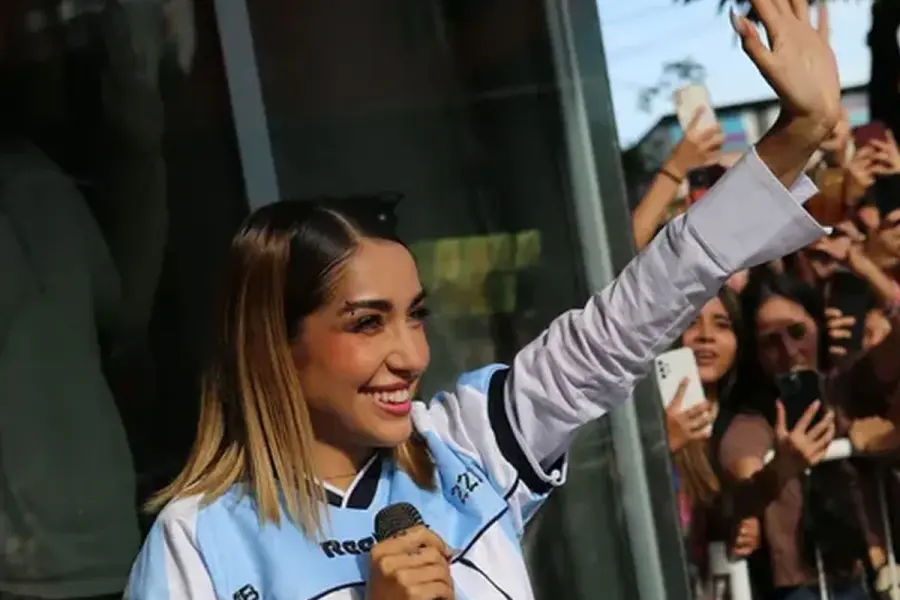 Mar&iacute;a Becerra.